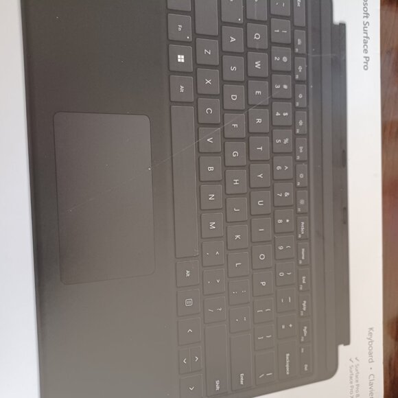 Microsoft Surface Pro Keyboard - Picture 2 of 8